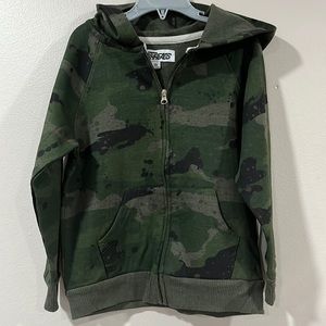 Boys Green Camo Hoodie. NWT. Size 6.